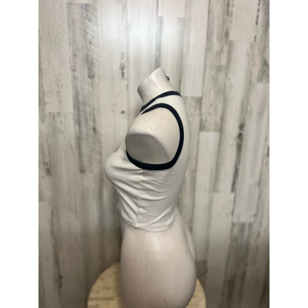 White crop top - Picture 2 of 5